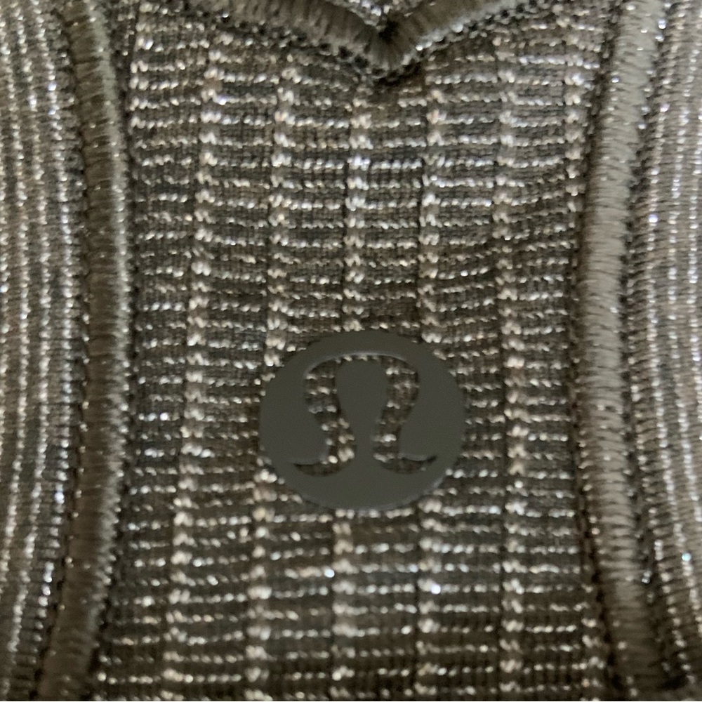 Lululemon ~ EBB TO STREET TANK ~ * SHINE *
Olive~Silver *SHINE* - Picture 9 of 12